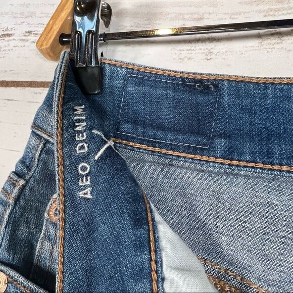 American Eagle Outfitters Hi Rise Blue Denim Shortie Shorts w Distressing Size 2 - Picture 11 of 16